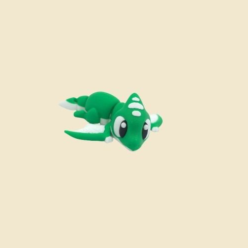 Grüne Pterodactylus-Miniatur mit ausgebreiteten Flügeln.