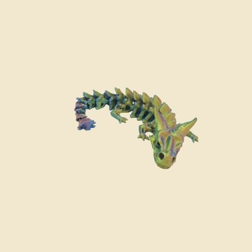 Mehrfarbig schimmernder Ashborn-Drache mit gebogenem Körper.