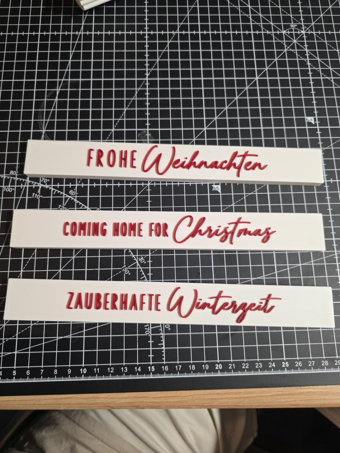 Wählbare Schriftzüge: Frohe Weihnachten, Coming home for Christmas und Zauberhafte Winterzeit