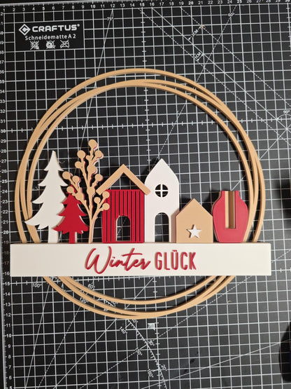 Deko-Kranz Winterglück in Beige, Weiß und Rot mit Häusern und Tannen